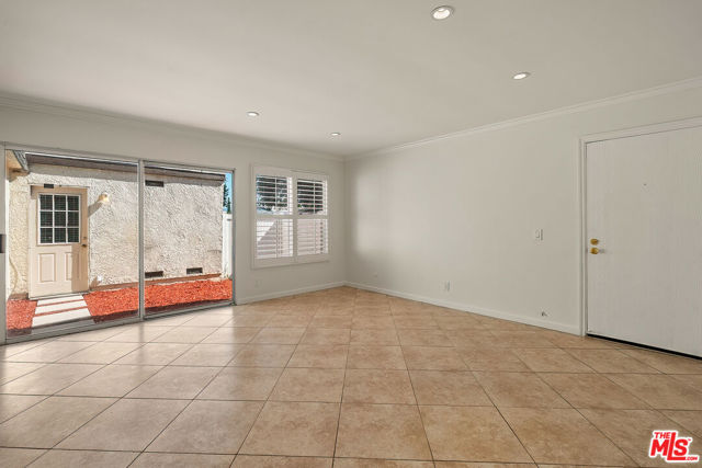 6521 Wystone Avenue, 1 photo 3