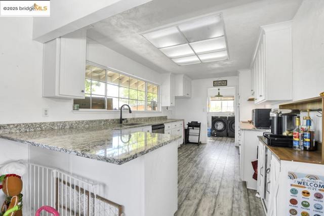 26893 Marsh Creek Rd, Brentwood CA: https://media.crmls.org/mediaz/edd66673-199a-414c-b639-12826cf60745.jpg