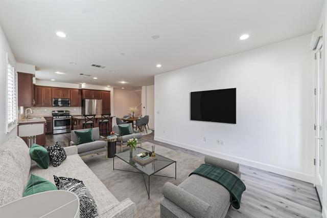276 Currlin Circle, Milpitas CA: https://media.crmls.org/mediaz/edd6a157-5ea5-483e-b6f4-b72f73a776bd.jpg