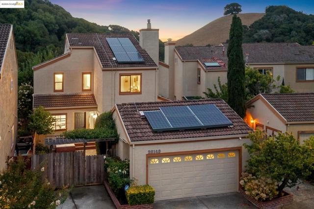 28149 Riggs Ct, Hayward CA: https://media.crmls.org/mediaz/edd6a9c5-3d90-4889-8151-f1fb06c25ee7.jpg