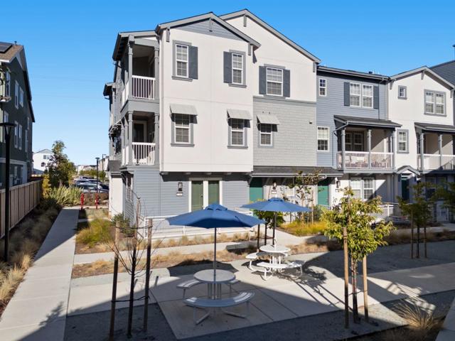 37413 Bowline Road, Newark CA: https://media.crmls.org/mediaz/edd75a34-80a4-4b3c-97e3-d04653374429.jpg