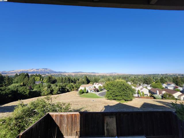 1823 Mockingbird Pl, Danville CA: https://media.crmls.org/mediaz/edd76e55-f238-43f7-905c-e2ca699328f0.jpg