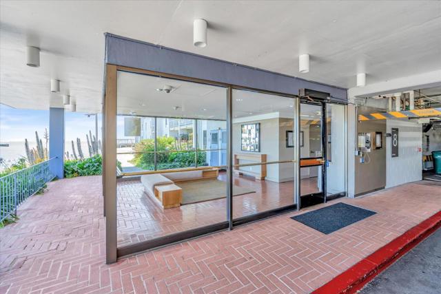 8 admiral, Emeryville CA: https://media.crmls.org/mediaz/edd89589-7699-4cb8-90d1-e59cbddc4212.jpg