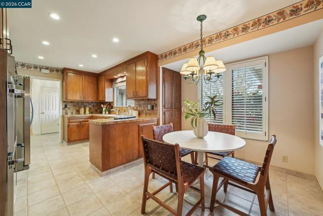 Image 13 of 44 For 34 Sherwood Ct