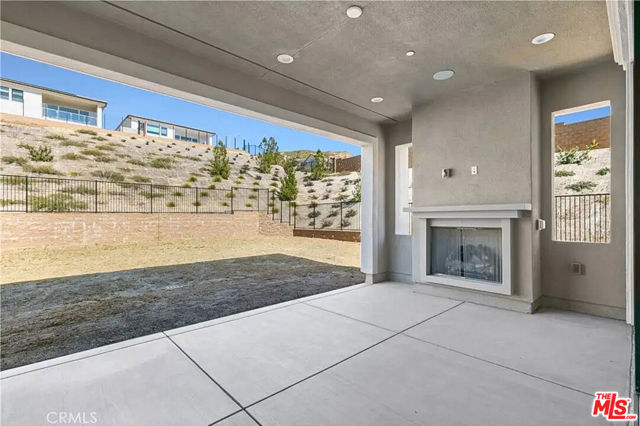 20517 W Deer Grass Court, Porter Ranch CA: https://media.crmls.org/mediaz/edd986d4-1bd7-4107-897e-cabb46e93900.jpg