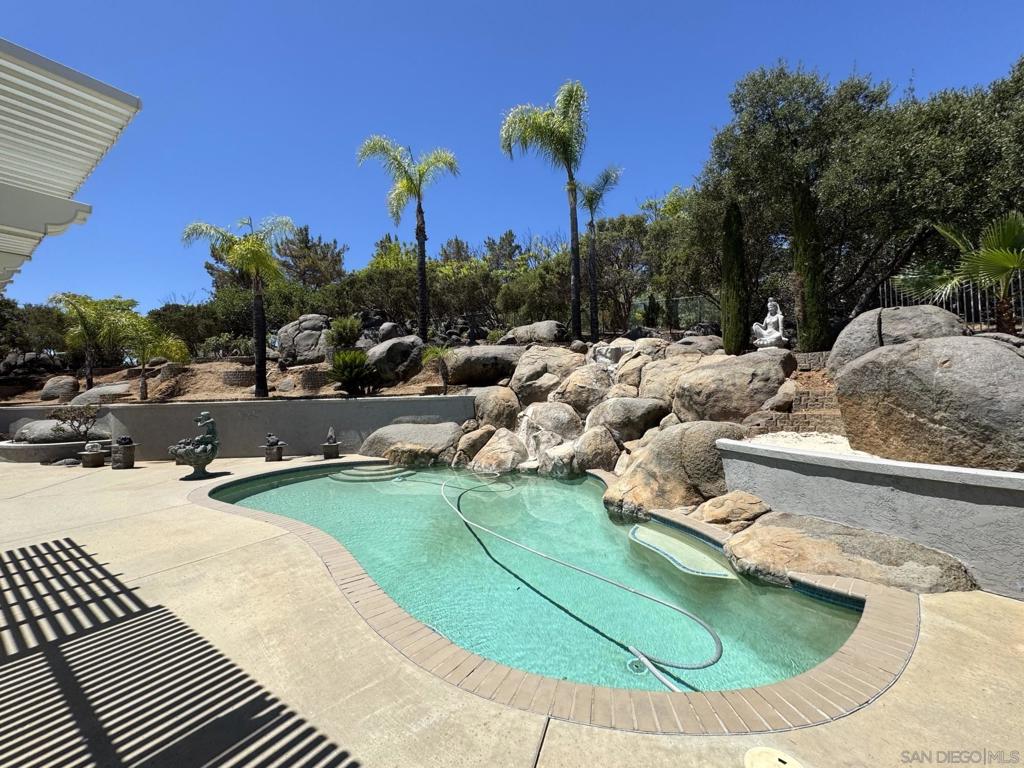 MLS #250034393SD img 60