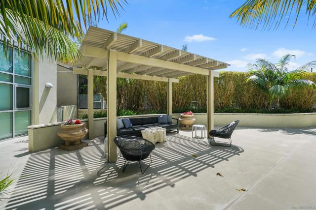 3740 Park Blvd, San Diego CA: https://media.crmls.org/mediaz/edda3754-d2c8-462a-9d8f-0693039fbd2a.jpg