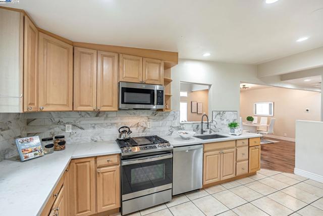 3757 Savannah Rd, Fremont CA: https://media.crmls.org/mediaz/edda71ed-8b13-4381-8db1-7bb5597a8c86.jpg