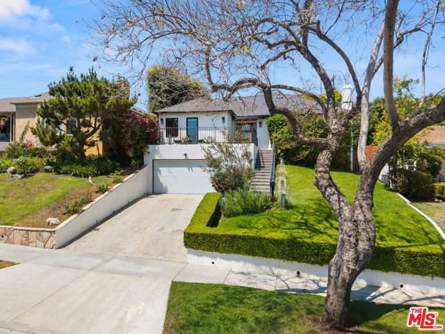1839 Preuss Road, Los Angeles CA: https://media.crmls.org/mediaz/edda74e3-b1df-468a-ae40-95e7e785a2d9.jpg
