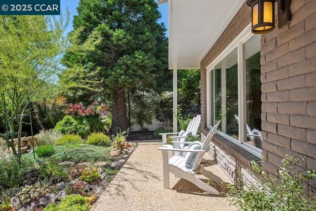 1245 Rimer Dr, Moraga CA: https://media.crmls.org/mediaz/eddab80b-12bf-426e-a69a-183ffe4d2299.jpg