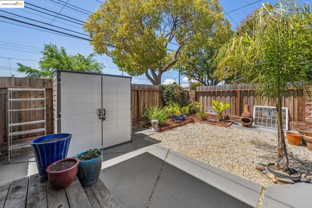 317 Pacific, Alameda CA: https://media.crmls.org/mediaz/eddadf5b-2af4-47f2-b0a6-00438dbe2552.jpg
