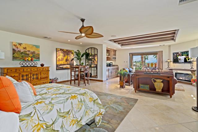 80675 Via Portofino, La Quinta CA: https://media.crmls.org/mediaz/eddb2e4d-f941-486b-82e8-8fd88653e7d3.jpg