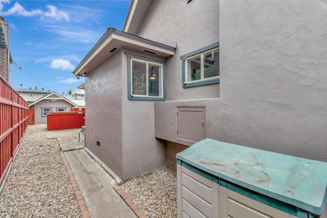 4232 Arden Way, San Diego CA: https://media.crmls.org/mediaz/eddb3649-f248-4bdb-9f41-ccc7f37925e1.jpg