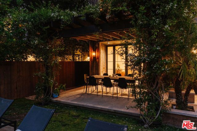 11734 Huston Street, Valley Village CA: https://media.crmls.org/mediaz/eddb380e-9742-4e1c-aa3d-803aa5d957a0.jpg