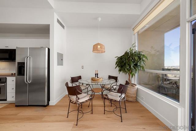 350 W Ash St, San Diego CA: https://media.crmls.org/mediaz/eddb48ea-3b04-4b06-97ec-fd01cfcd7fc2.jpg