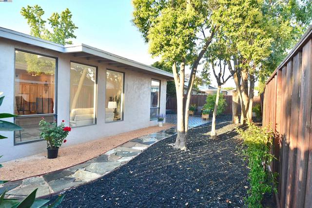 651 Brookfield Dr, Livermore CA: https://media.crmls.org/mediaz/eddb507e-0420-49b4-9170-8777bfaa8ca1.jpg