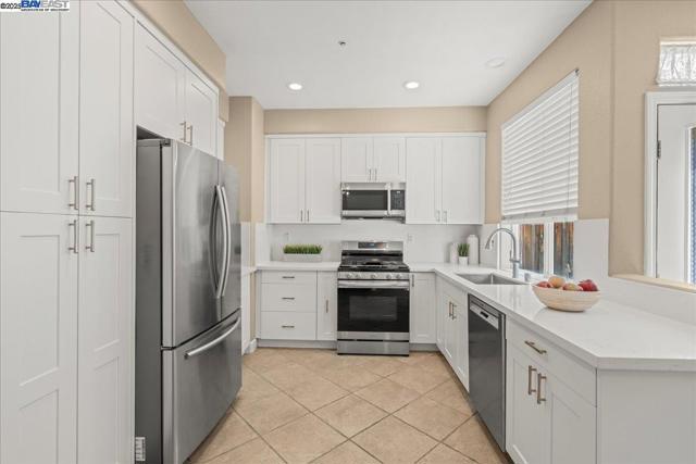 107 Limestone Cmn, Livermore CA: https://media.crmls.org/mediaz/eddb81a5-c8bc-470a-a51f-667df6ea508f.jpg