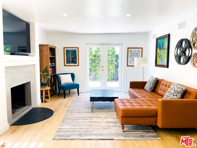 4327 Cezanne Avenue, Woodland Hills CA: https://media.crmls.org/mediaz/eddbac5e-4c90-4c50-9e0c-11b240906698.jpg