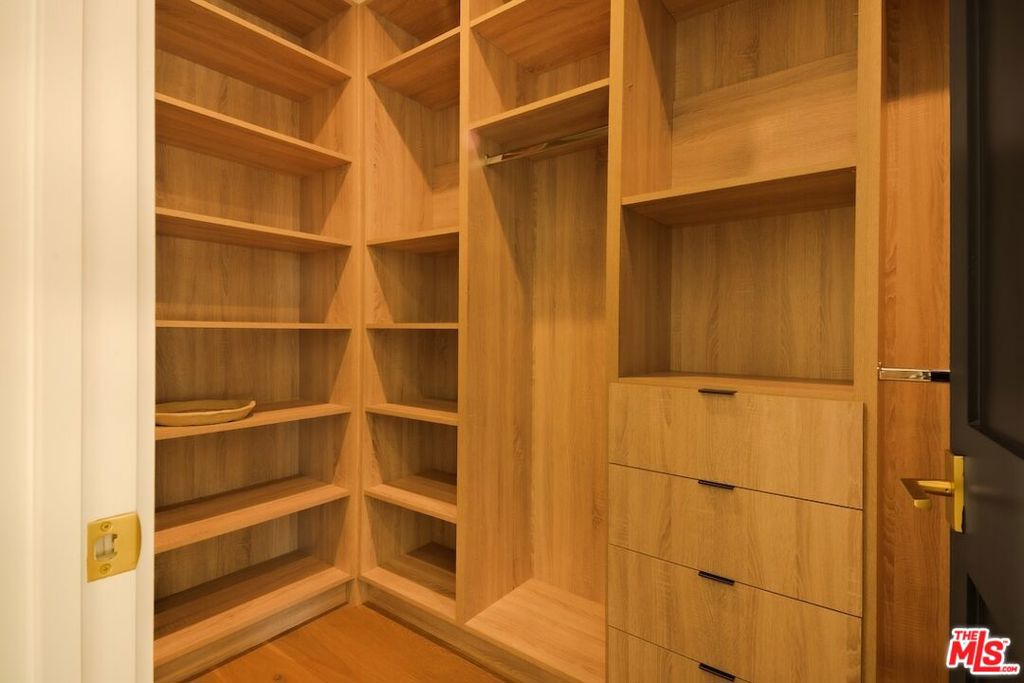 https://media.crmls.org/mediaz/eddbb61b-ac8c-433a-b48c-b1cf9e7ddfe2.jpg?preset=X-Large