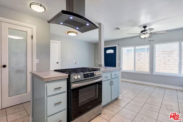 2286 Goddard Avenue, Simi Valley CA: https://media.crmls.org/mediaz/eddcd9e1-1440-4d6a-8d4a-136fe82b9d07.jpg