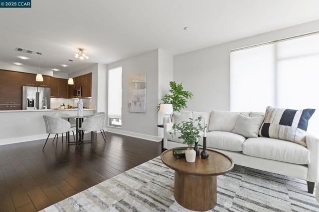 555 Ygnacio Valley Rd, Walnut Creek CA: https://media.crmls.org/mediaz/eddd8c92-75cc-40fa-ae20-a7139528945a.jpg