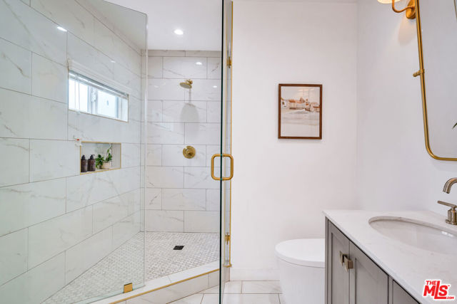 7832 Croydon Avenue, Los Angeles CA: https://media.crmls.org/mediaz/edde162e-b4b0-4739-96bb-a1dc14abe20a.jpg
