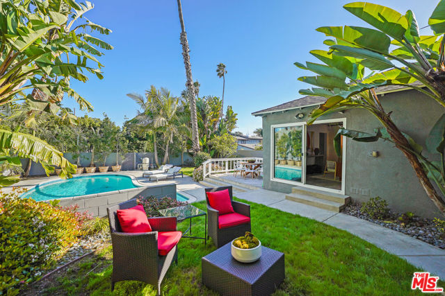 2212 Navy Street, Santa Monica CA: https://media.crmls.org/mediaz/edde7ff3-8bd1-4046-808d-4e7681c76e66.jpg