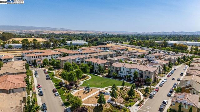218 Stratus Cmn, Livermore CA: https://media.crmls.org/mediaz/eddedd8c-6362-4c97-a9d5-79df941f86b1.jpg