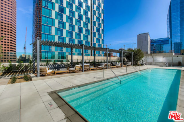 889 Francisco Street, Los Angeles CA: https://media.crmls.org/mediaz/eddf23c4-a452-4387-b399-e77946eb4ed7.jpg