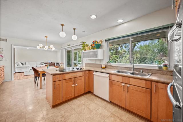 11461 Fuerte Farms Rd, El Cajon CA: https://media.crmls.org/mediaz/eddf350d-b620-43d6-b1f2-ebf6425ee472.jpg