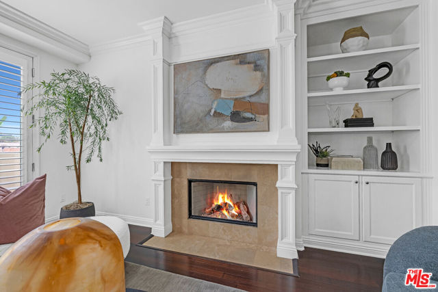 143 N Arnaz Drive, Beverly Hills CA: https://media.crmls.org/mediaz/eddfae97-8847-4f00-a791-014929eaa631.jpg