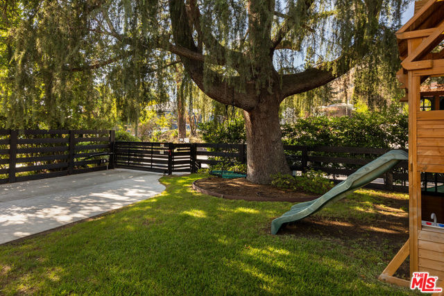 956 Parkman Street, Altadena CA: https://media.crmls.org/mediaz/ede00277-59e8-44f6-9fe6-e6413ce1e725.jpg