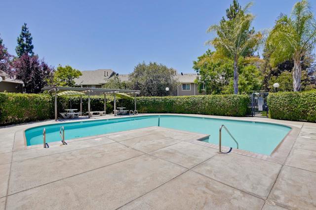 336 Shadow Run Drive, San Jose CA: https://media.crmls.org/mediaz/ede1a9e3-0507-4a80-9bf0-6ab8351d4d8d.jpg
