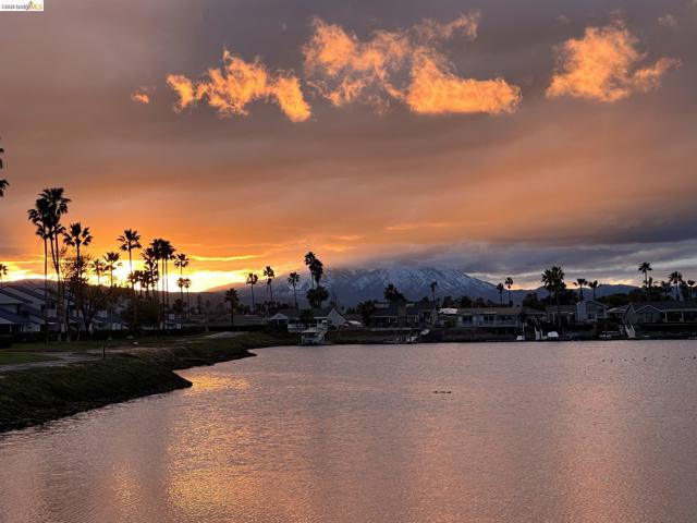 1550 Trawler St, Discovery Bay CA: https://media.crmls.org/mediaz/ede1cef6-7d5b-43e2-a998-74a7179d548d.jpg