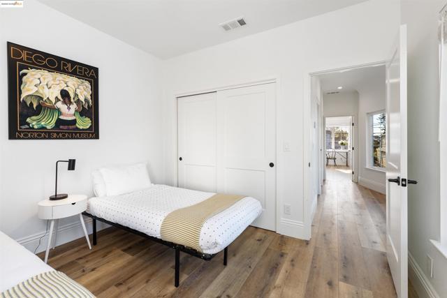 712 39Th St, Oakland CA: https://media.crmls.org/mediaz/ede1d517-7bf9-4f27-b78c-fae6d12c6987.jpg