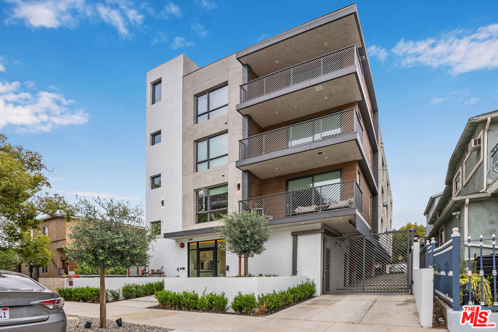 5657 Virginia Avenue #403