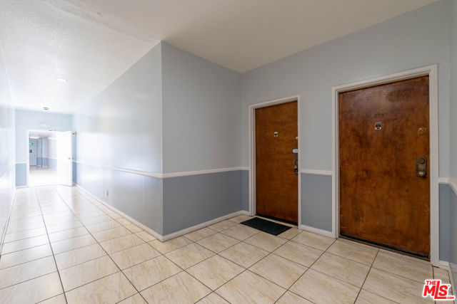 5135 Zelzah Avenue, 305 photo 17