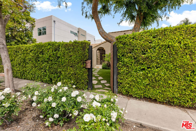 708 Westbourne Drive, West Hollywood CA: https://media.crmls.org/mediaz/ede35648-477d-4cbd-8329-9111e2b3841e.jpg