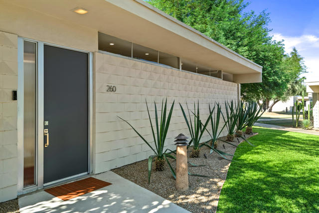 260 Desert Lakes Drive, Palm Springs, CA 92264