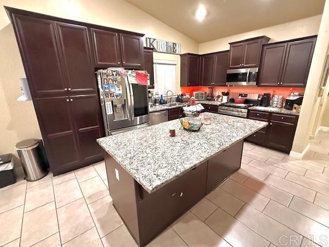 Detail Gallery Image 3 of 16 For 1170 Fire Fall Ave, Lemoore,  CA 93245 - 4 Beds | 2 Baths