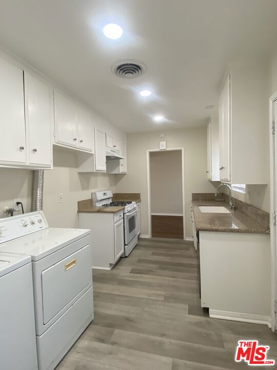 639 E Avenue J, Lancaster CA: https://media.crmls.org/mediaz/ede3f055-17ad-4043-a937-1fd79f521b84.jpg