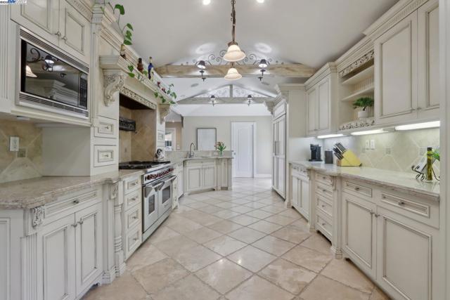 688 Danville Blvd, Danville CA: https://media.crmls.org/mediaz/ede40383-acc2-4746-b7c9-115566f5fe64.jpg