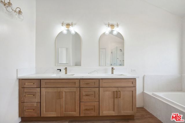 17805 Erwin Street, Encino CA: https://media.crmls.org/mediaz/ede4261b-2695-4258-af73-4295e8aeca39.jpg