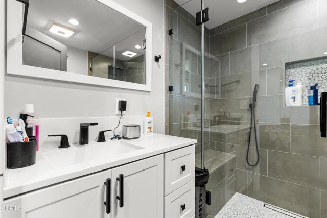 Detail Gallery Image 14 of 20 For 12827 Sylvan St, North Hollywood,  CA 91606 - 4 Beds | 3 Baths