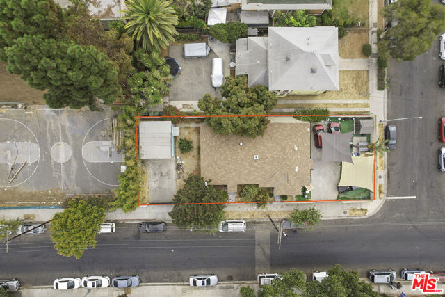 1535 W 28th Street, Los Angeles CA: https://media.crmls.org/mediaz/ede4bef8-c85e-4943-bbe9-c17d4b60d49e.jpg