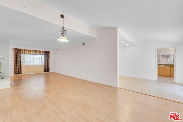 23264 Calvert Street, Woodland Hills CA: https://media.crmls.org/mediaz/ede5186b-528b-4c4d-bdb3-bb99692262ce.jpg