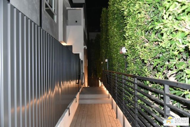 717 N ORLANDO Avenue, Los Angeles CA: https://media.crmls.org/mediaz/ede530c0-adb0-4afd-99a4-77c6d679338c.jpg
