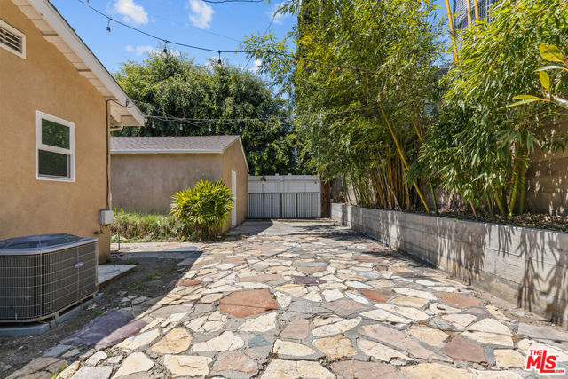 11241 Pearl Street, Los Angeles CA: https://media.crmls.org/mediaz/ede596a3-c3c5-4560-a0b7-a1f8ae98793f.jpg