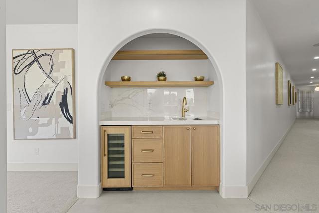 1099 1st St, Coronado CA: https://media.crmls.org/mediaz/ede5db0e-eac8-4b6e-95b8-d320cfb7b016.jpg
