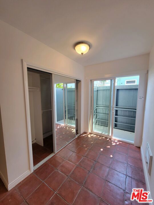 109 Brooks Avenue, Venice CA: https://media.crmls.org/mediaz/ede66555-e8b3-4776-a649-42761af5f714.jpg